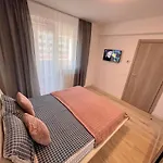 Mega Rossa Apartment